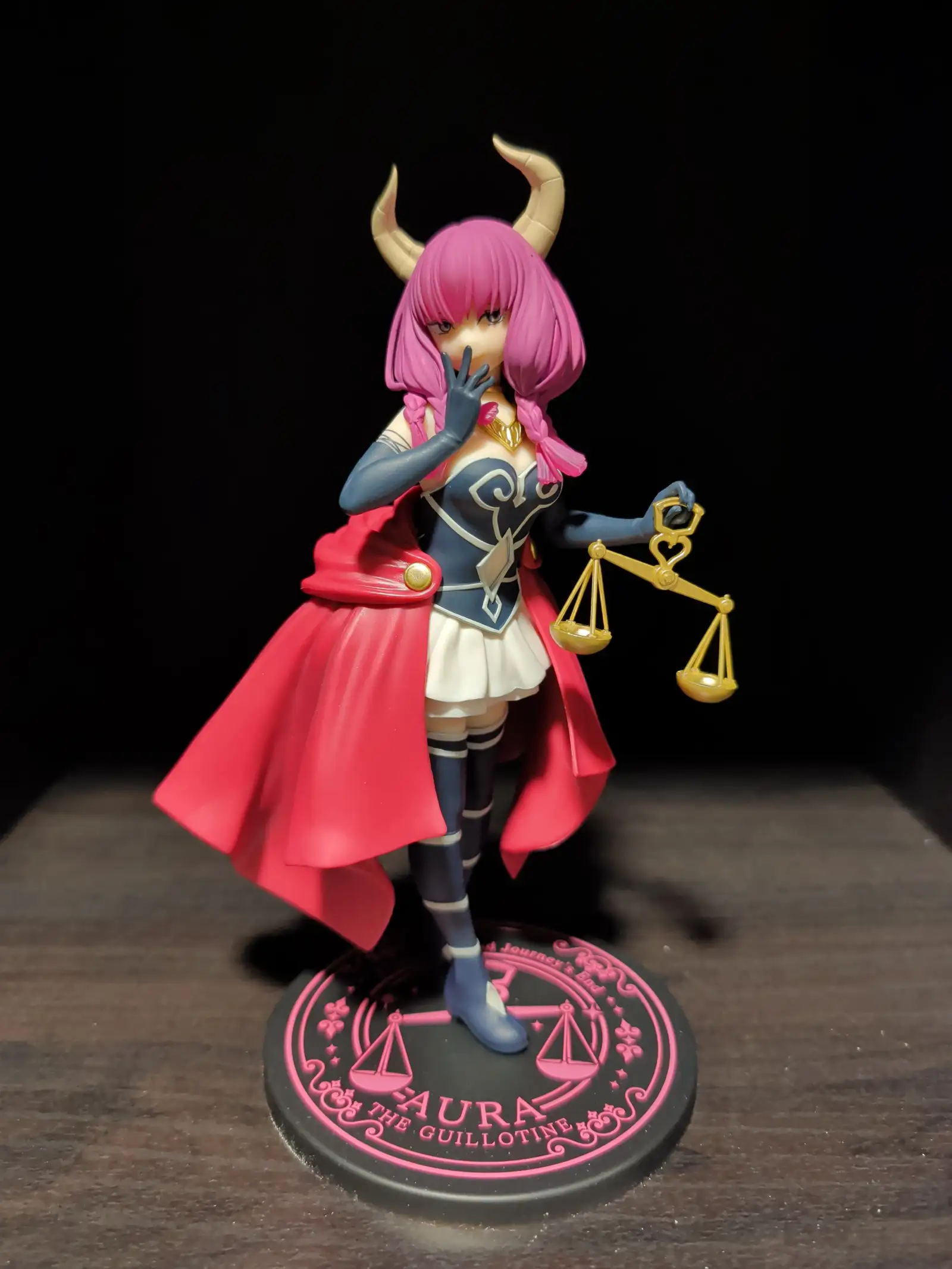 Image of figure Aura the Guillotine