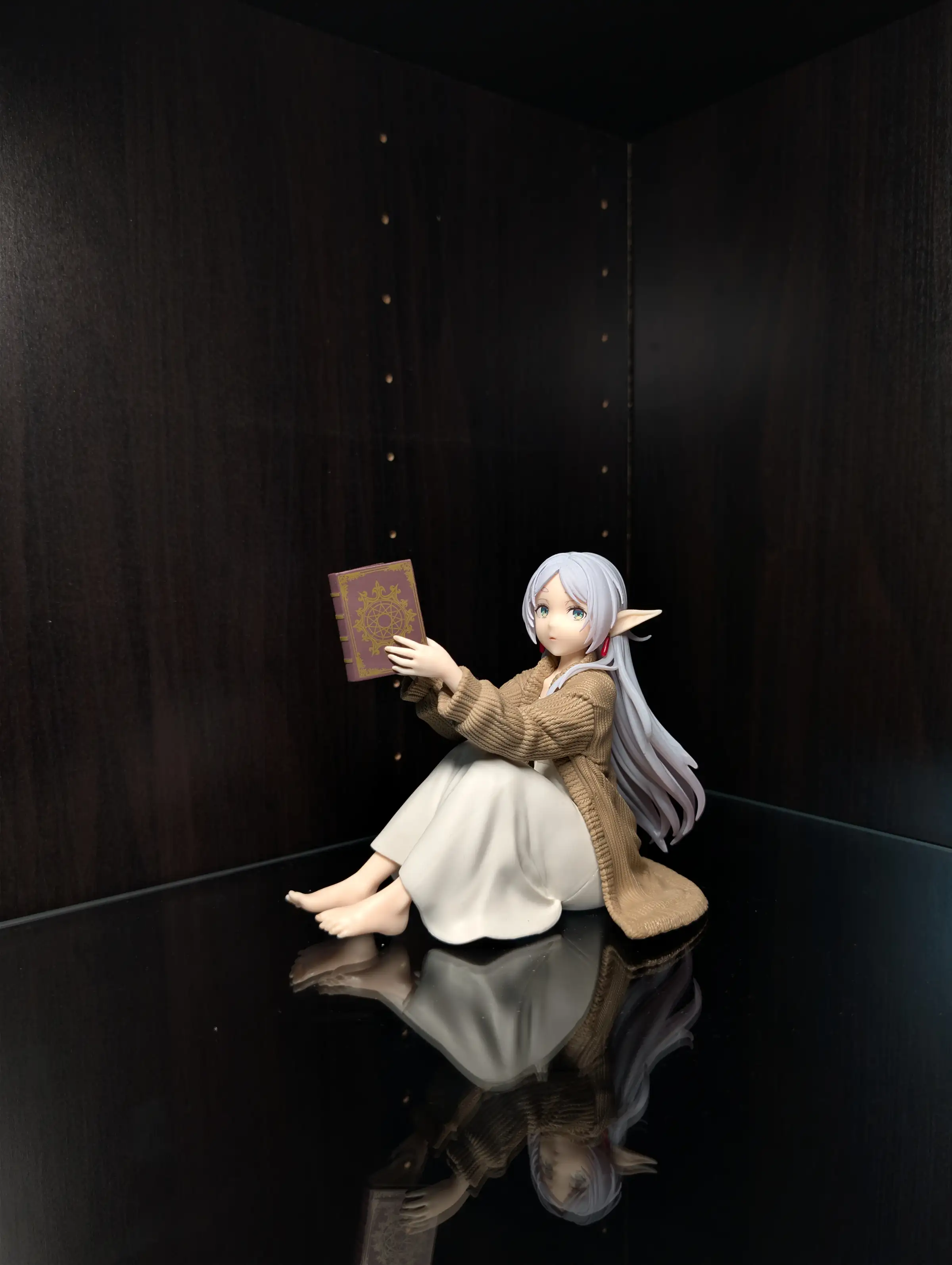 Image of figure Frieren - Casual Reading