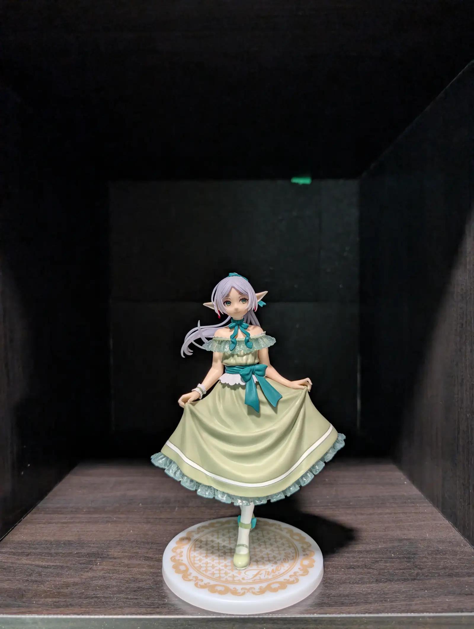 Image of figure Frieren - Green Dress
