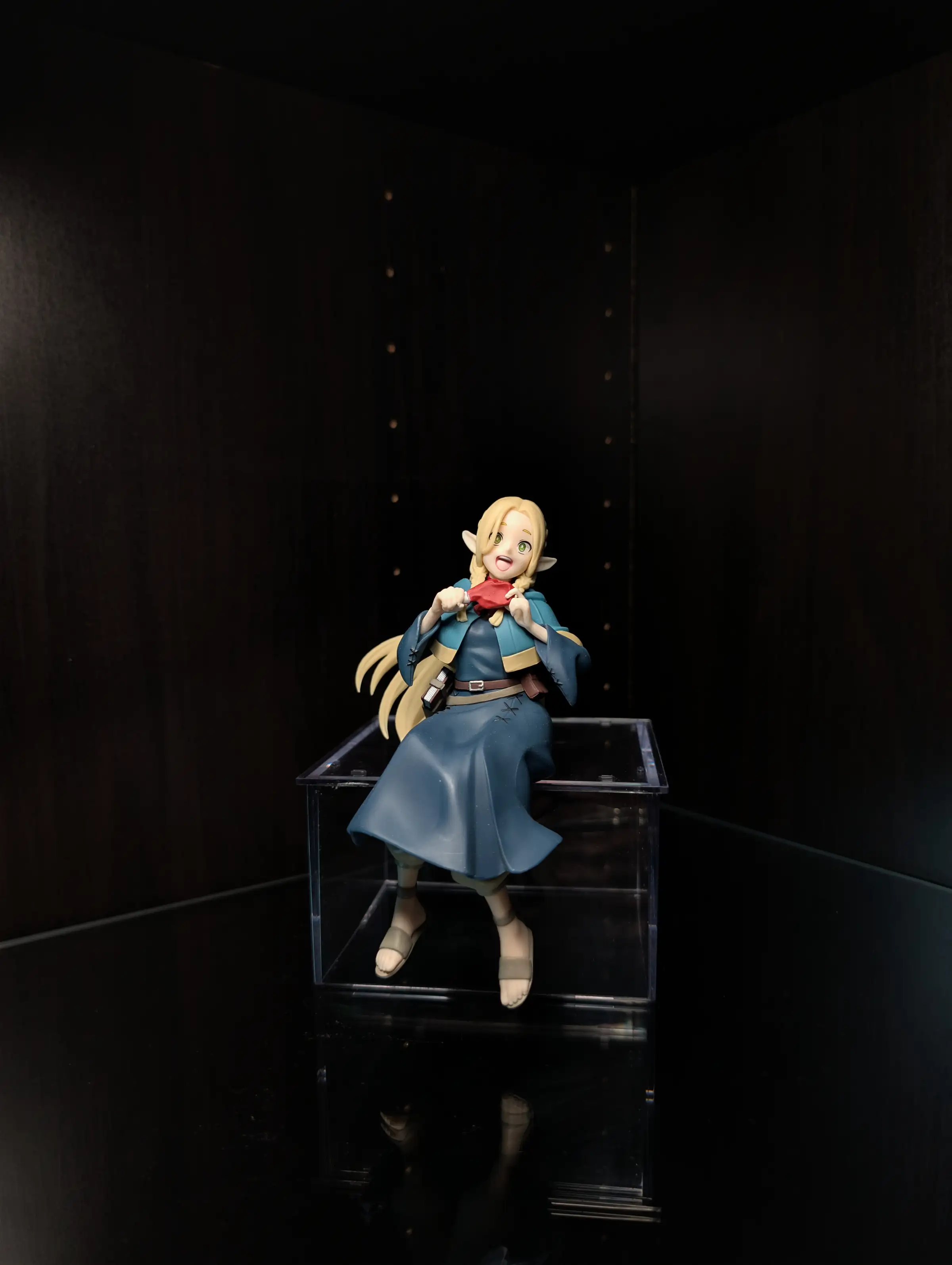 Image of figure Marcille - Eating Meat